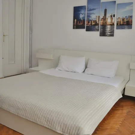 Downtown Piata Romana Apartman *